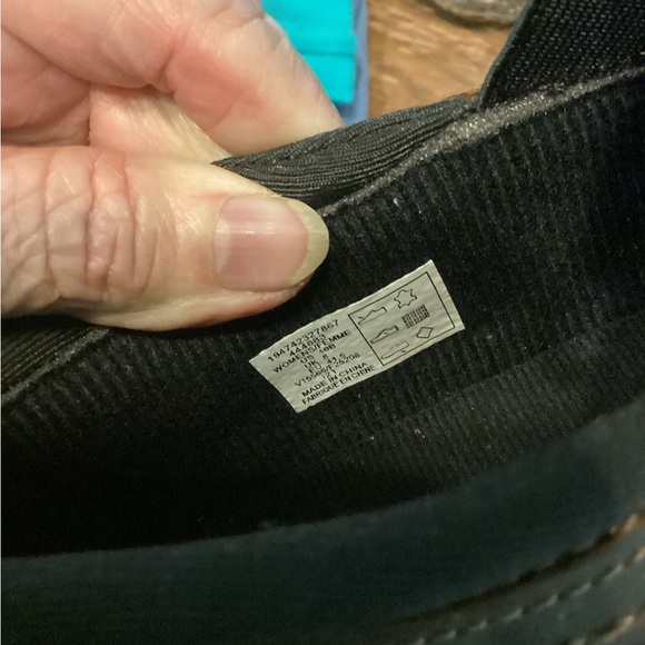 Lands End shoes. Never worn. - Picture 3 of 8